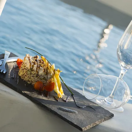 Pearl On The Cliff & By Pearl Collection 3* Fira (Santorini)