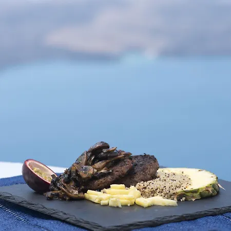 Hotel Pearl On The Cliff & By Pearl Collection Fira (Santorini)