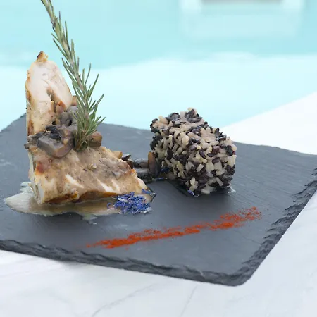 Hotel Pearl On The Cliff & By Pearl Collection Fira (Santorini)