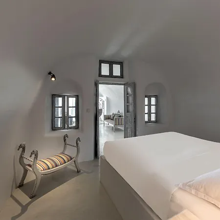 Hotel Pearl On The Cliff & By Pearl Collection Fira (Santorini)