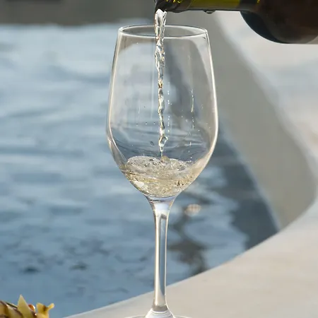 Pearl On The Cliff & By Pearl Collection Hotel 3*