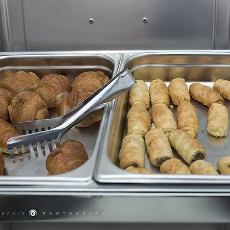 Hotel Pearl On The Cliff & By Pearl Collection Fira (Santorini)