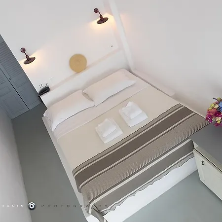 Hotel Pearl On The Cliff & By Pearl Collection Fira (Santorini)