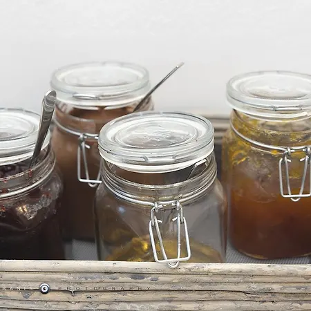 Hotel Pearl On The Cliff & By Pearl Collection Fira (Santorini)