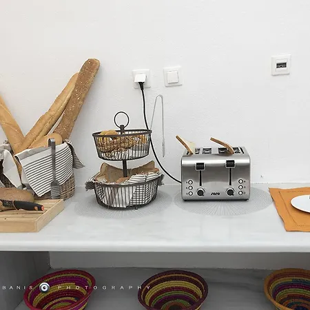 Pearl On The Cliff & By Pearl Collection Fira (Santorini)