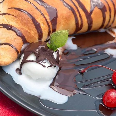 Pearl On The Cliff & By Pearl Collection Hotel Fira (Santorini)