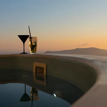 Pearl On The Cliff & By Pearl Collection Hotel Fira (Santorini)