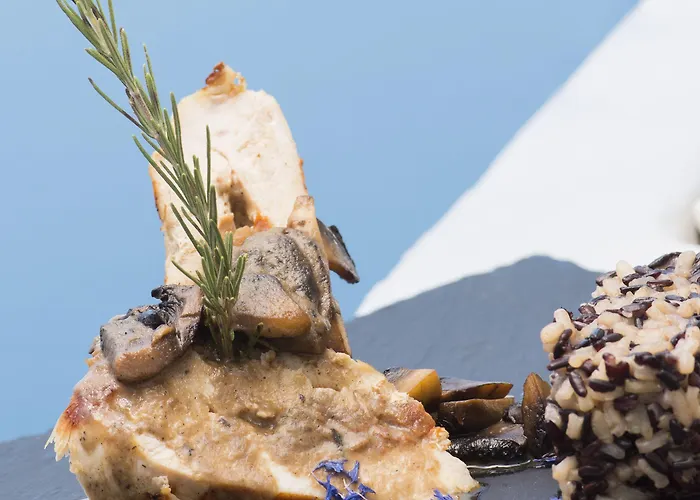 Hotel Pearl On The Cliff & By Pearl Collection Fira (Santorini)