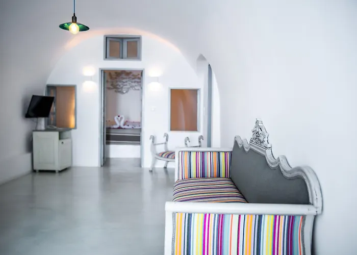 Pearl On The Cliff & By Pearl Collection Hotel 3*