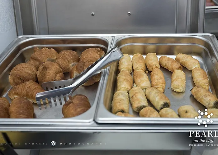 Hotel Pearl On The Cliff & By Pearl Collection Fira (Santorini)