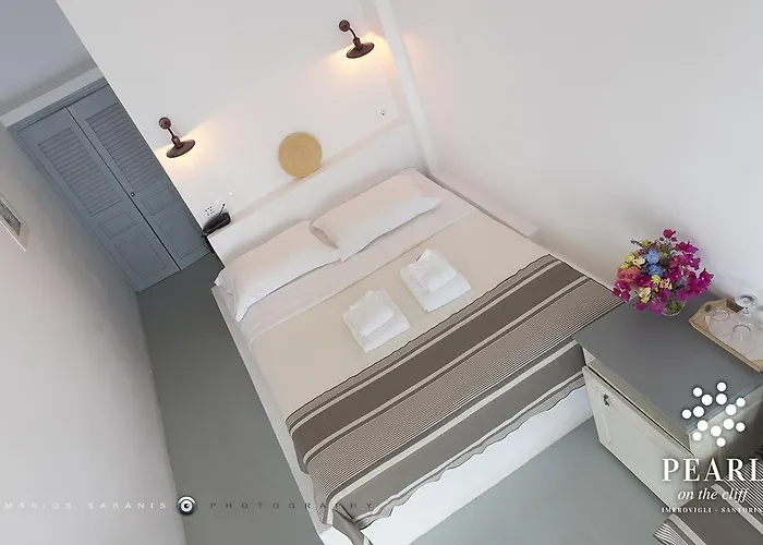 Hotel Pearl On The Cliff & By Pearl Collection Fira (Santorini)