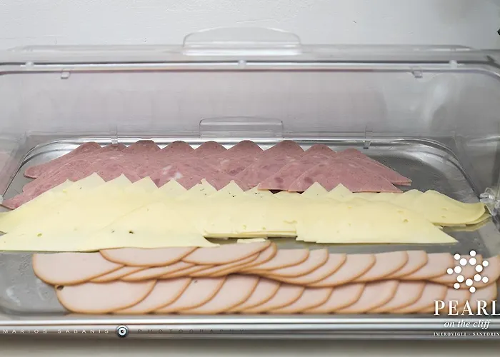 Pearl On The Cliff & By Pearl Collection 3* Fira (Santorini)