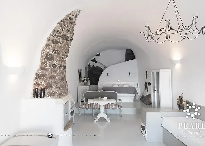 Pearl On The Cliff & By Pearl Collection 3* Fira (Santorini)