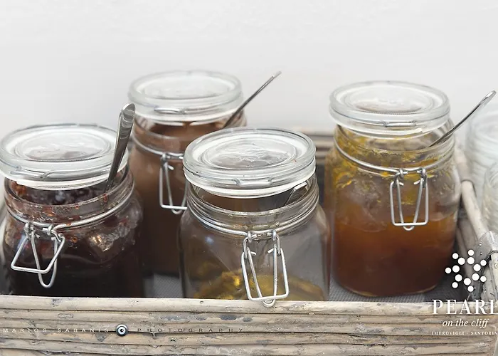 Hotel Pearl On The Cliff & By Pearl Collection Fira (Santorini)