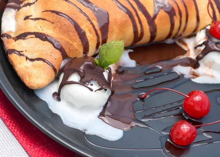 Pearl On The Cliff & By Pearl Collection Hotel Fira (Santorini)