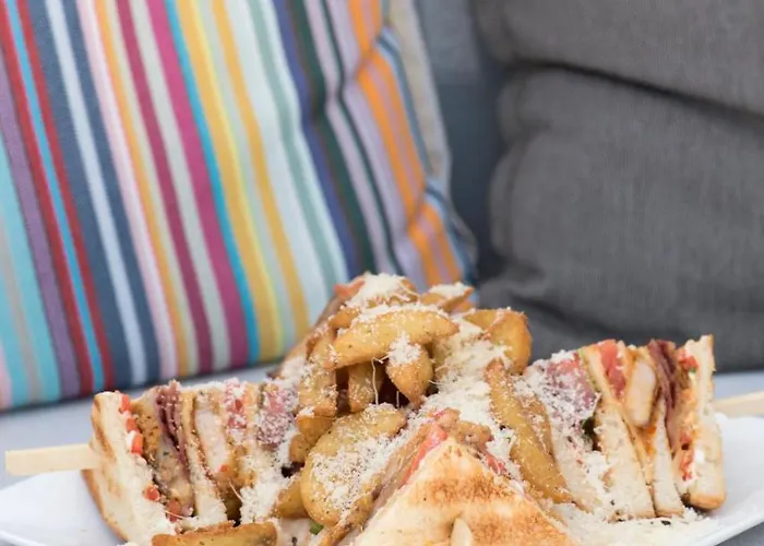 Pearl On The Cliff & By Pearl Collection 3* Fira (Santorini)