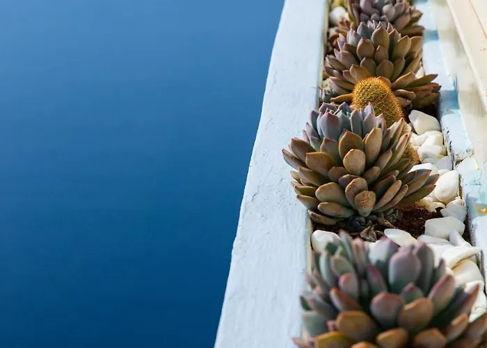 Pearl On The Cliff & By Pearl Collection Hotel 3*