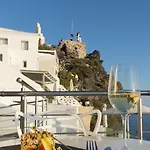 Pearl On The Cliff & By Pearl Collection 3* Fira (Santorini)