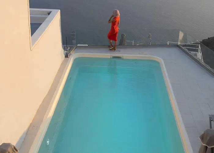 Pearl On The Cliff & By Pearl Collection 3* Fira (Santorini)