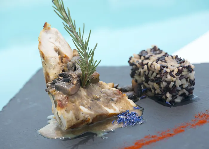 Pearl On The Cliff & By Pearl Collection Hotel Fira (Santorini)