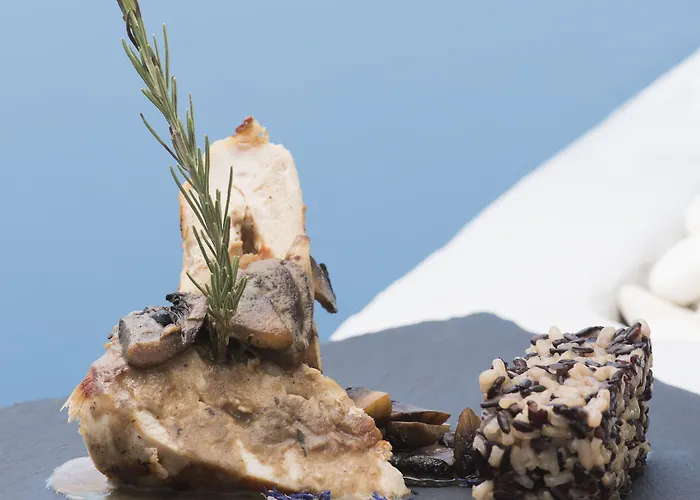 Hotel Pearl On The Cliff & By Pearl Collection Fira (Santorini)