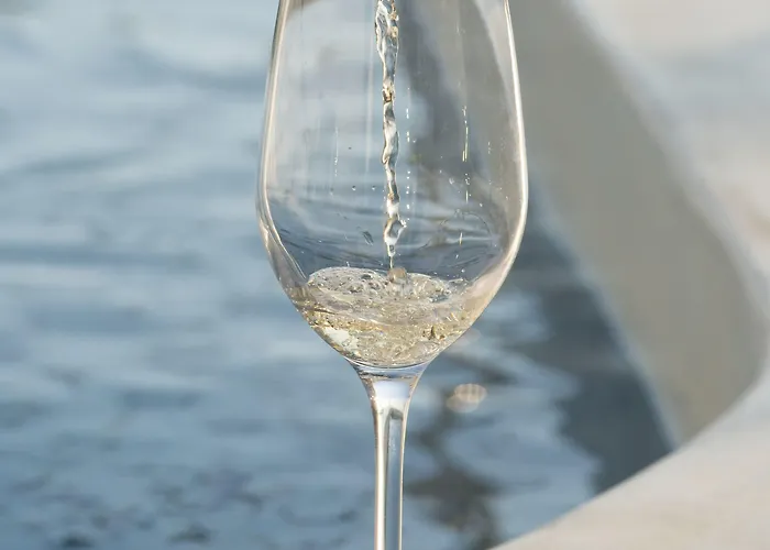 Pearl On The Cliff & By Pearl Collection Hotel 3*