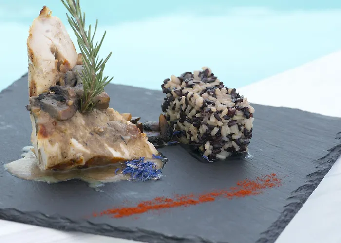 Hotel Pearl On The Cliff & By Pearl Collection Fira (Santorini)