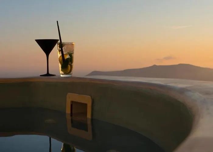 Pearl On The Cliff & By Pearl Collection Hotel Fira (Santorini)