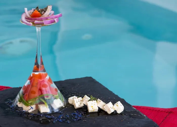 Pearl On The Cliff & By Pearl Collection 3* Fira (Santorini)